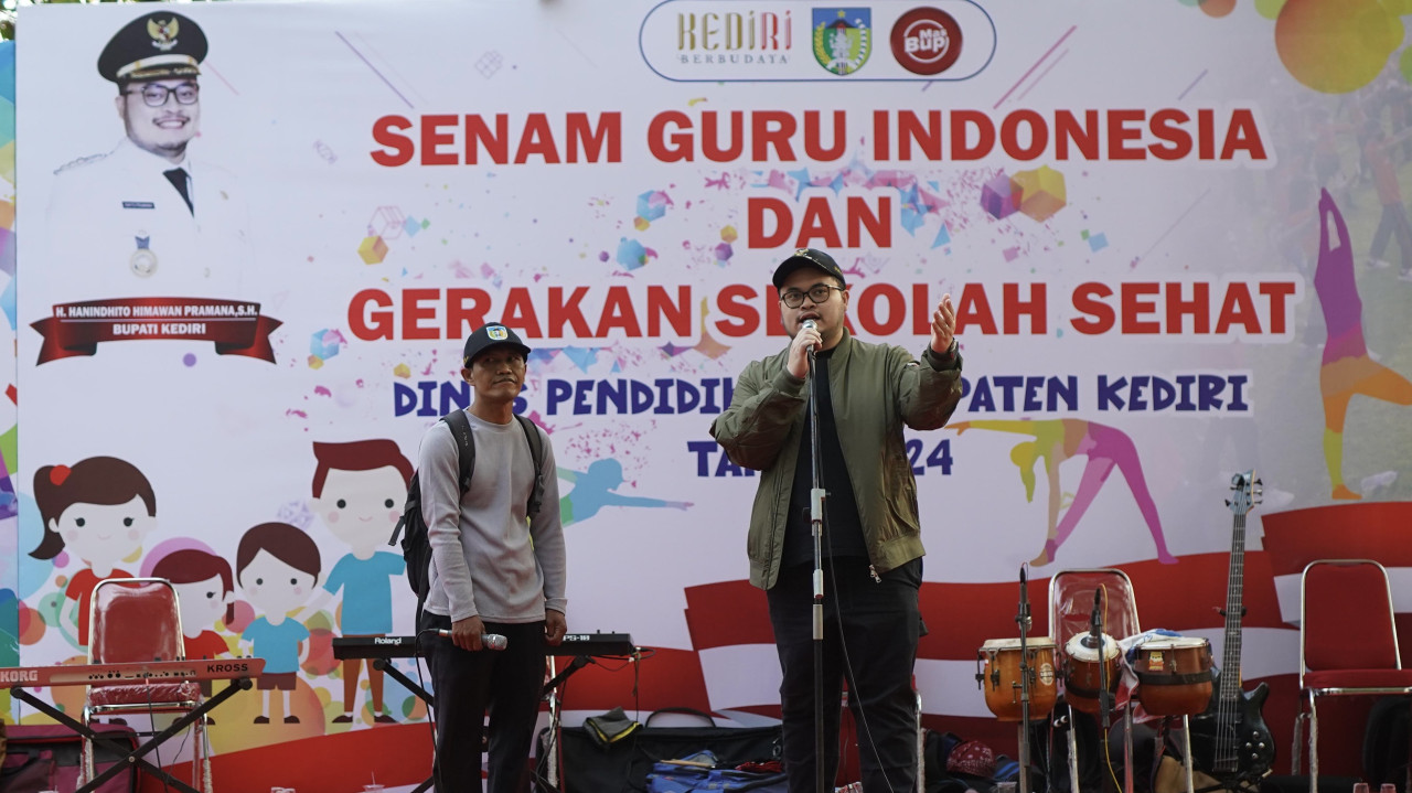 Mas Dhito dalam acara Senam Guru Indonesia dan Gerakan Sekolah Sehat di Taman Hijau SLG. (Foto: Pemkab Kediri/jatimnow.com)