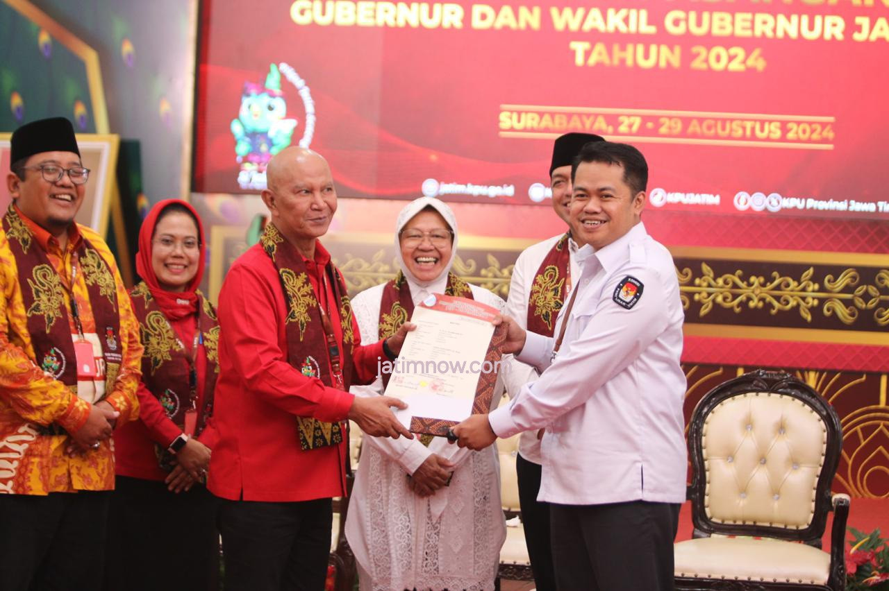 Ketua KPU Jatim Aang Kunaifi menyatakan berkas Risma - Gus Hans lengkap (foto: Ni'am Kurniawan/jatimnow.com)