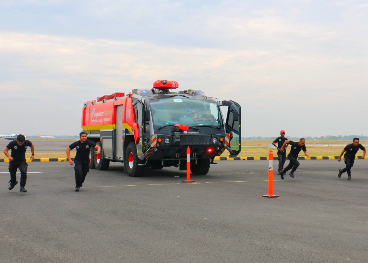 Suasana Airport Rescue And Fire Fighting (ARFF) Challenge di Bandar Udara Juanda Sidoarjo. (Foto: Ahaddiini HM/jatimnow.com)