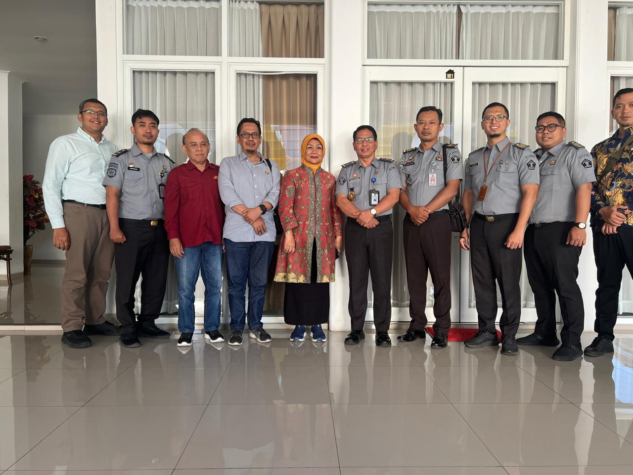 Kemenkumham Jatim di sela kegiatan silaturahmi untuk meningkatkan kinerja notaris. (Foto: Humas Kemenhumham Jatim for jatimnow.com)