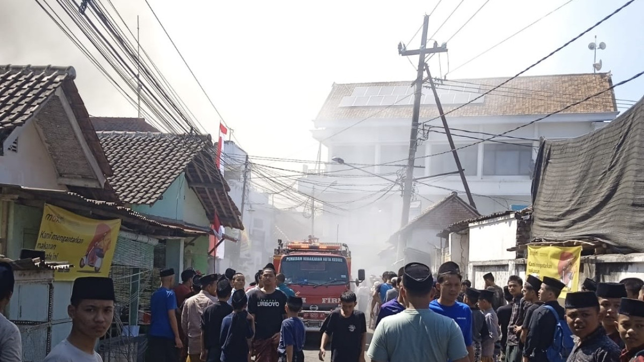 Kebakaran di Kompleks Ponpes Lirboyo Kediri, Sejumlah Santri Dievakuasi ke Rumah Sakit