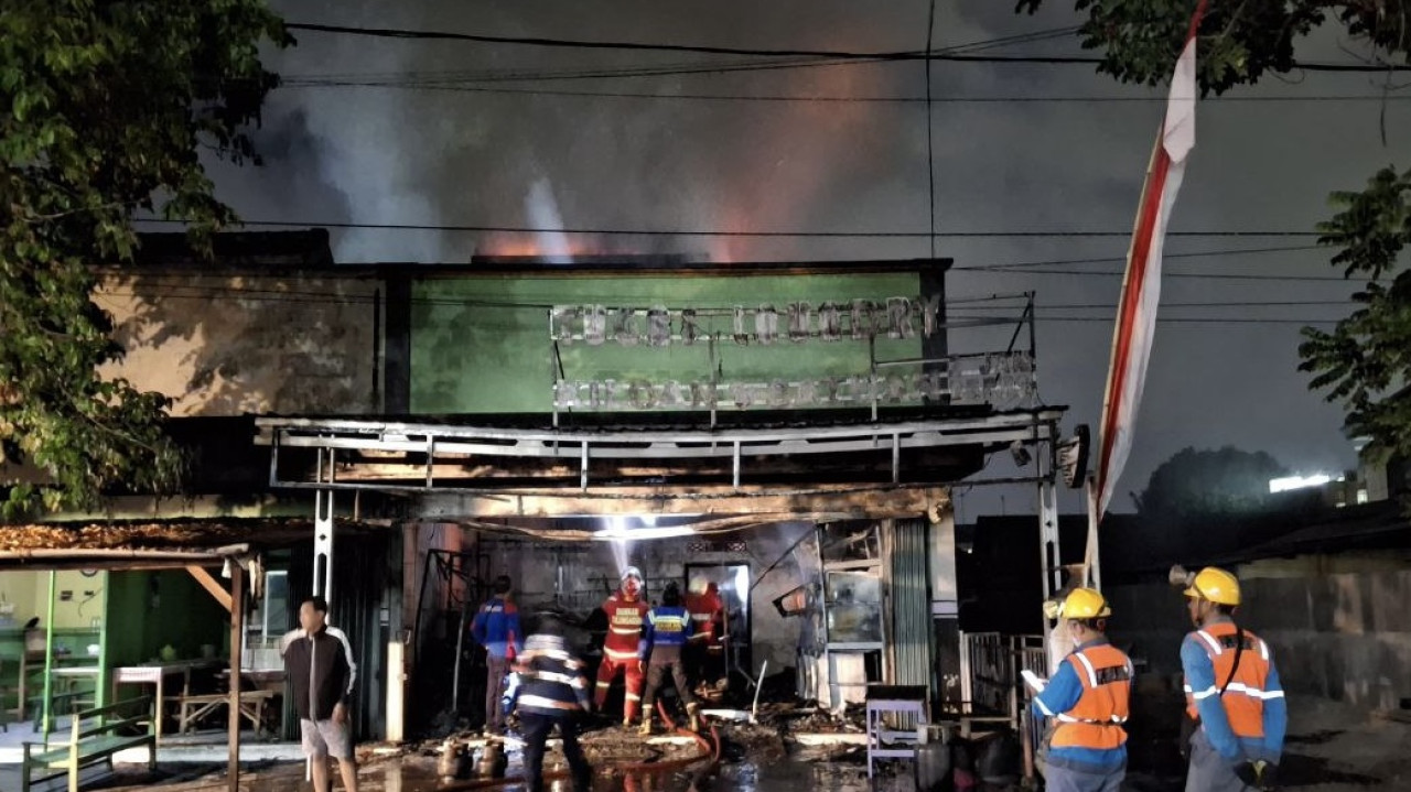 Kondisi kios laundry di Tulungagung yang ludes terbakar. (Foto: Bramanta Pamungkas/jatimnow.com)