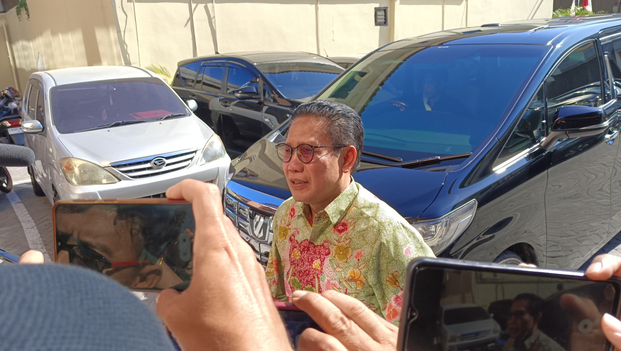 Ketua DPW PKB Jatim Abdul Halim Iskandar (Gus Halim) mendatangi Mapolda Jatim. (Foto: Misbahul Munir/jatimnow.com)