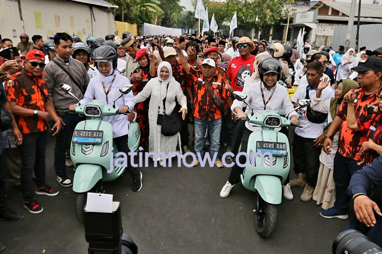 khofifah - Emil mendaftar ke KPU Jatim. (Foto-foto: Ni'am Kurniawan/jatimnow.com)