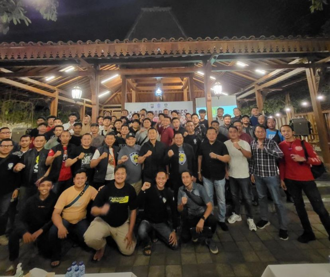 Diskusi bersama para pecinta drag bike dengan Polres Ponorogo. (Foto: Ahmad Fauzani/jatimnow.com)