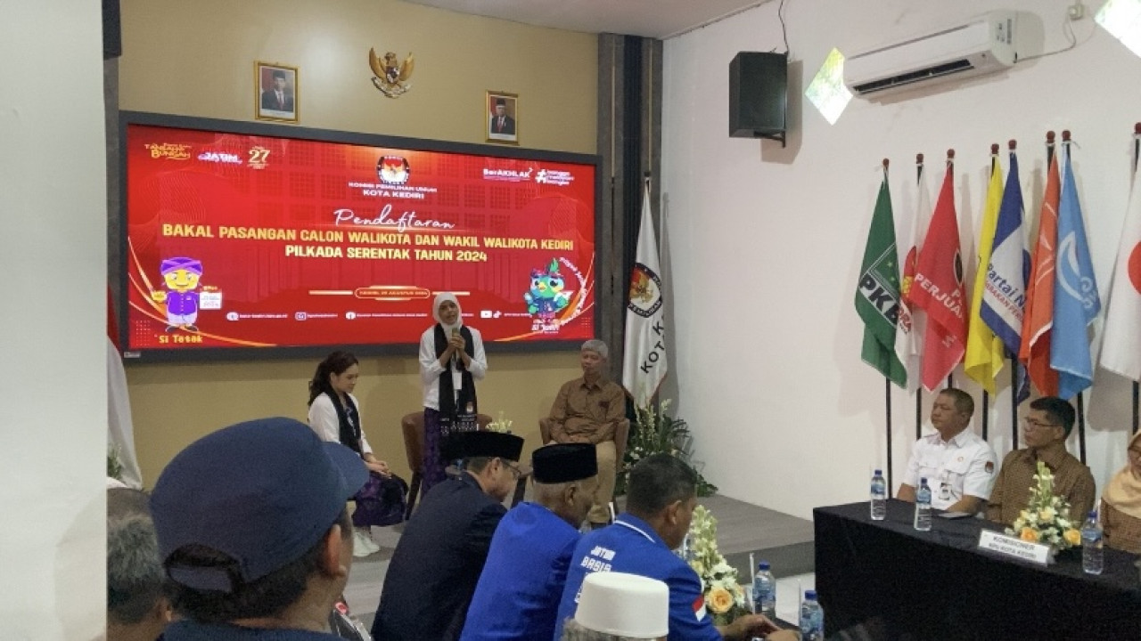 Penyambutan pasangan Fren oleh KPU Kota Kediri. (Foto: Yanuar Dedy/jatimnow.com)