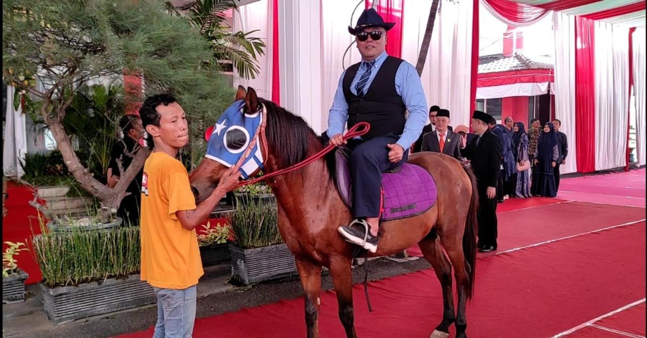 Anggota baru DPRD Kota Kediri saat tiba di gedung dewan. (Foto: Yanuar Dedy/jatimnow.com)