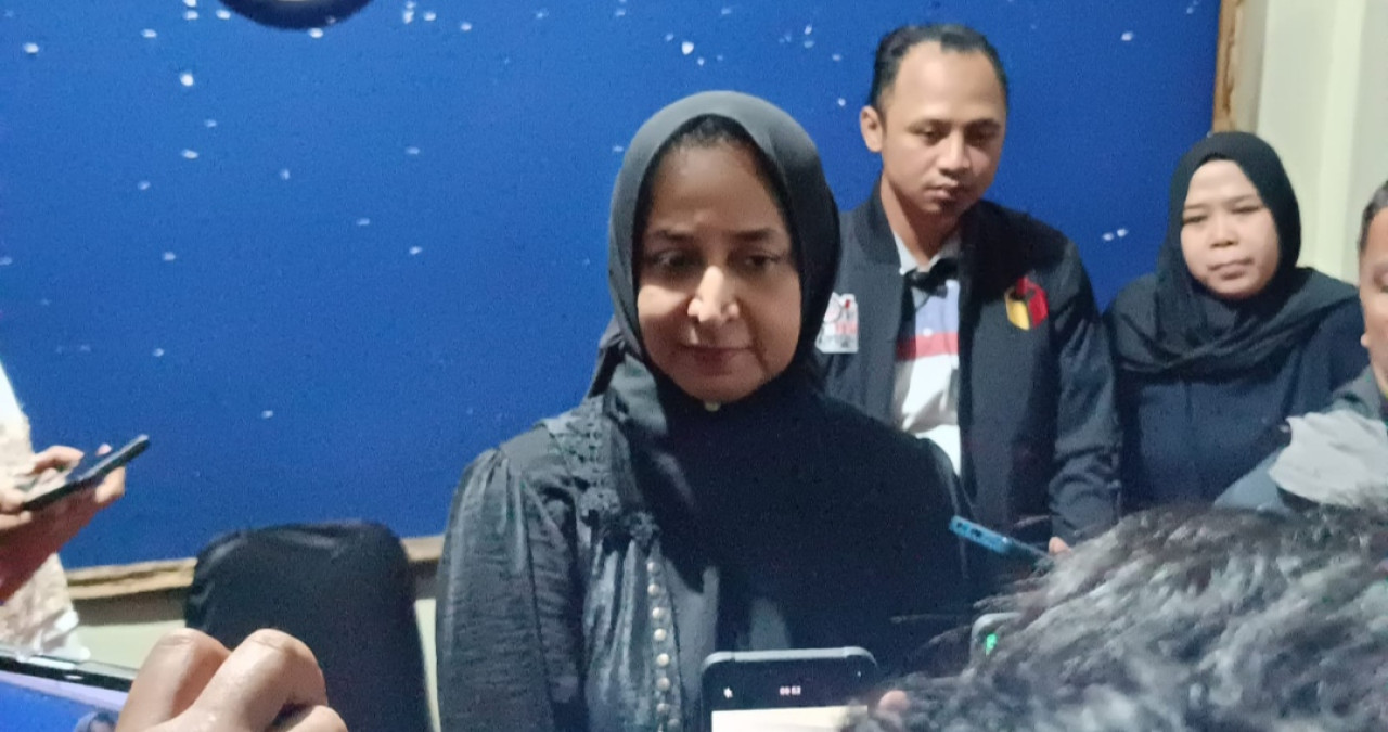 Mantan Bupati Jember dr. Faida saat mendatangi KPU Jember. (Foto: Sugianto/jatimnow.com)