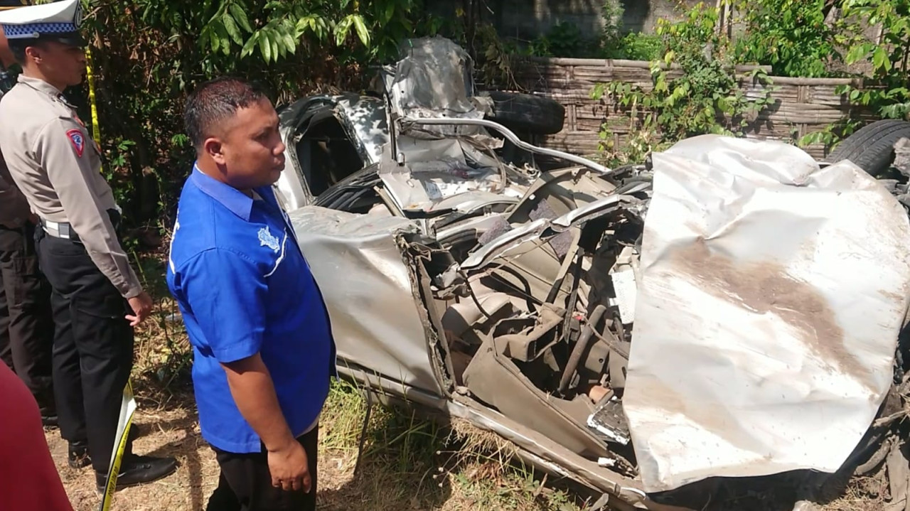 Mobil korban yang tertabrak kereta api. (Foto: Bramanta Pamungkas/jatimnow.com)