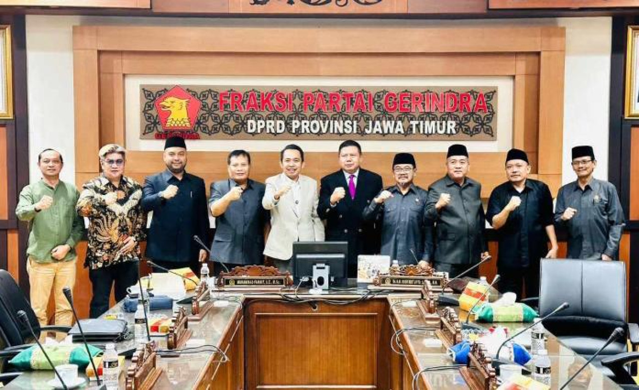 Muhammad Fawait bersama anggota Fraksi Gerindra DPRD Jatim. (Foto: Khus for jatimnow.com)