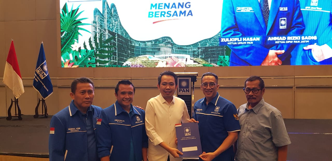 Muhammad Fawait saat menerima B1KWK dari PAN di Surabaya. (Foto:  Bagus for jatimnow.com)