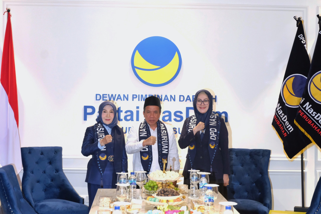 Ketua DPW Nasdem Jatim Lita Machfud Arifin (kanan) bersama Gus Mujib (Tengah) dan Ketua DPD NasDem Kab Pasuruan HJ Siti Salamah (dok Humas DPW NasDem for jatimnow.com)
