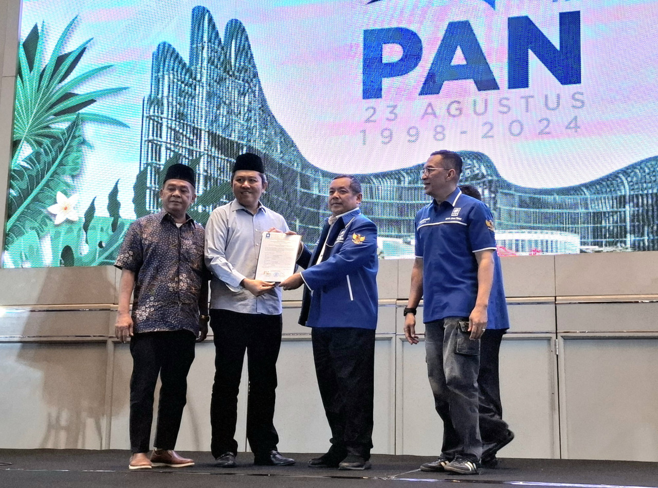 PAN saat menyerahkan form B1KWK ke pasangan Mas Iin-Edy Widodo di Pilbup Sidoarjo 2024 (foto: Ni'am Kurniawan/jatimnow.com)