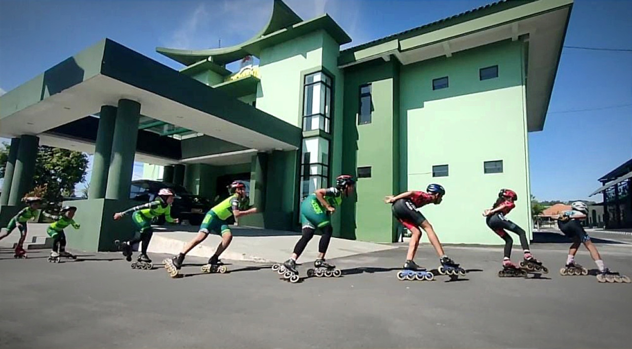 Atlet Sepatu Roda Gresik Tetap Berprestasi Meski Berlatih di Markas Kodim