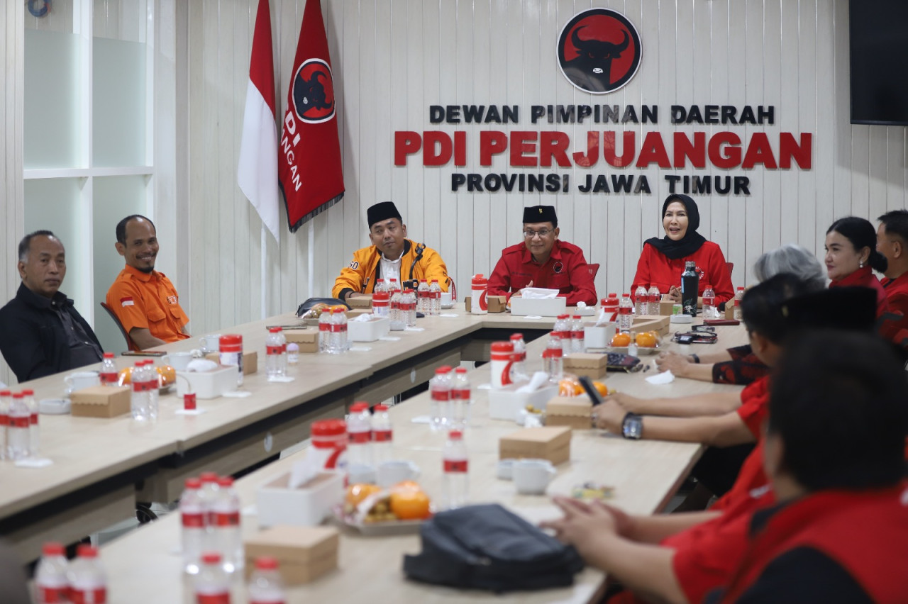 Para pimpinan partai non-parlemen saat berkumpul di Kantor DPD PDIP Jatim. (Foto: Antok for jatimnow.com)