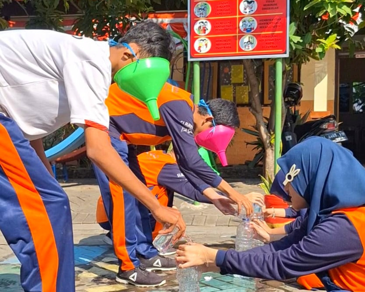 Keseruan Lomba Agustusan di SLB B Dharma Wanita Sidoarjo