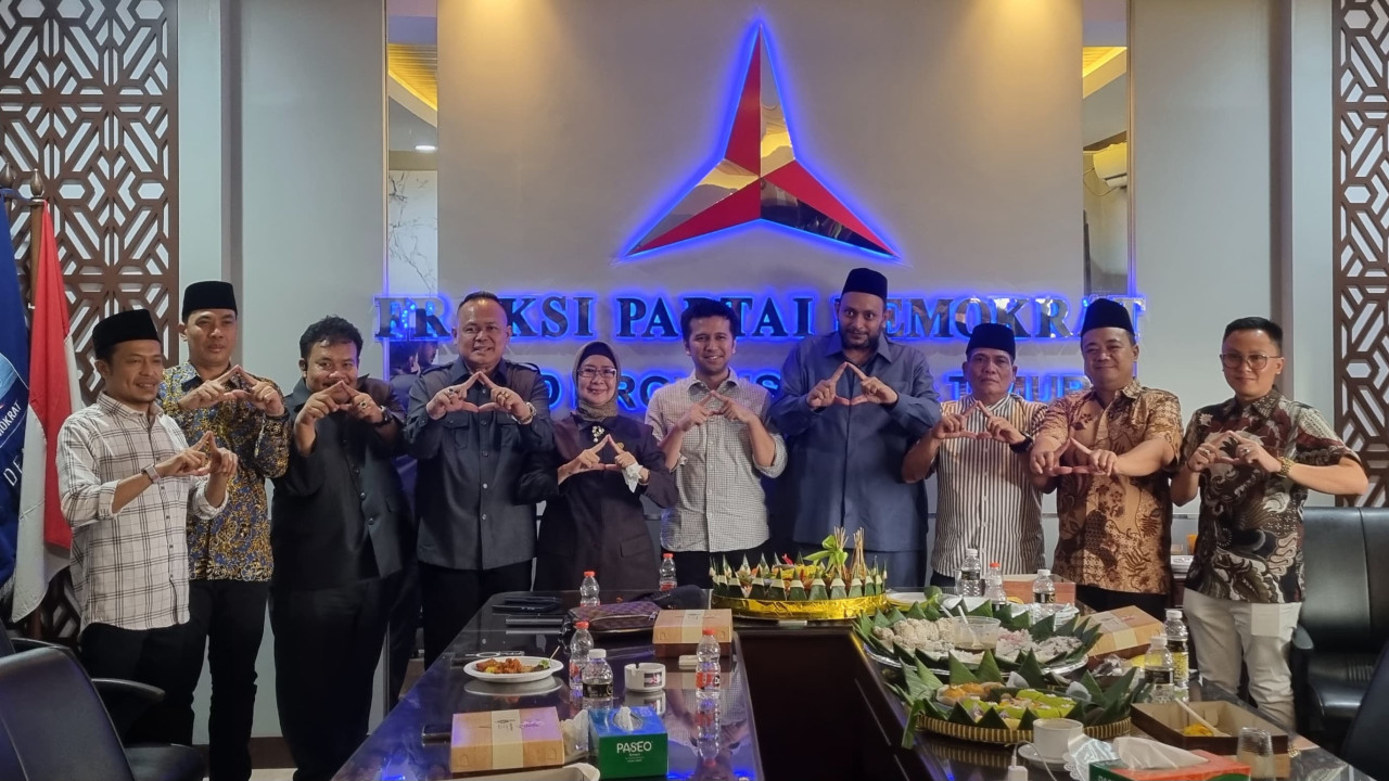 Pisah sambut anggota Fraksi Demokrat di kantor DPRD Jawa Timur (foto: Ni'am Kurniawan/jatimnow.com)