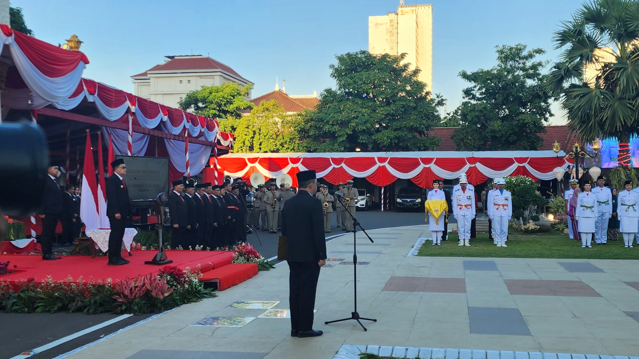 Upacara prosesi pengukuhan 64 anggota Paskibraka Jatim yang akan bertugas di Grahadi pada 17 Agustus 2024 (Foto: Ni'am Kurniawan/jatimnow.com)