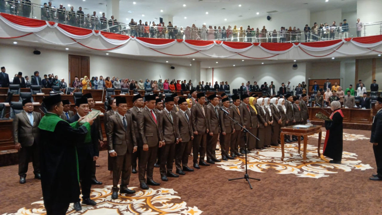 Prosesi Pelantikan Anggota DPRD Bojonegoro (foto : Cipto for jatimnow.com)