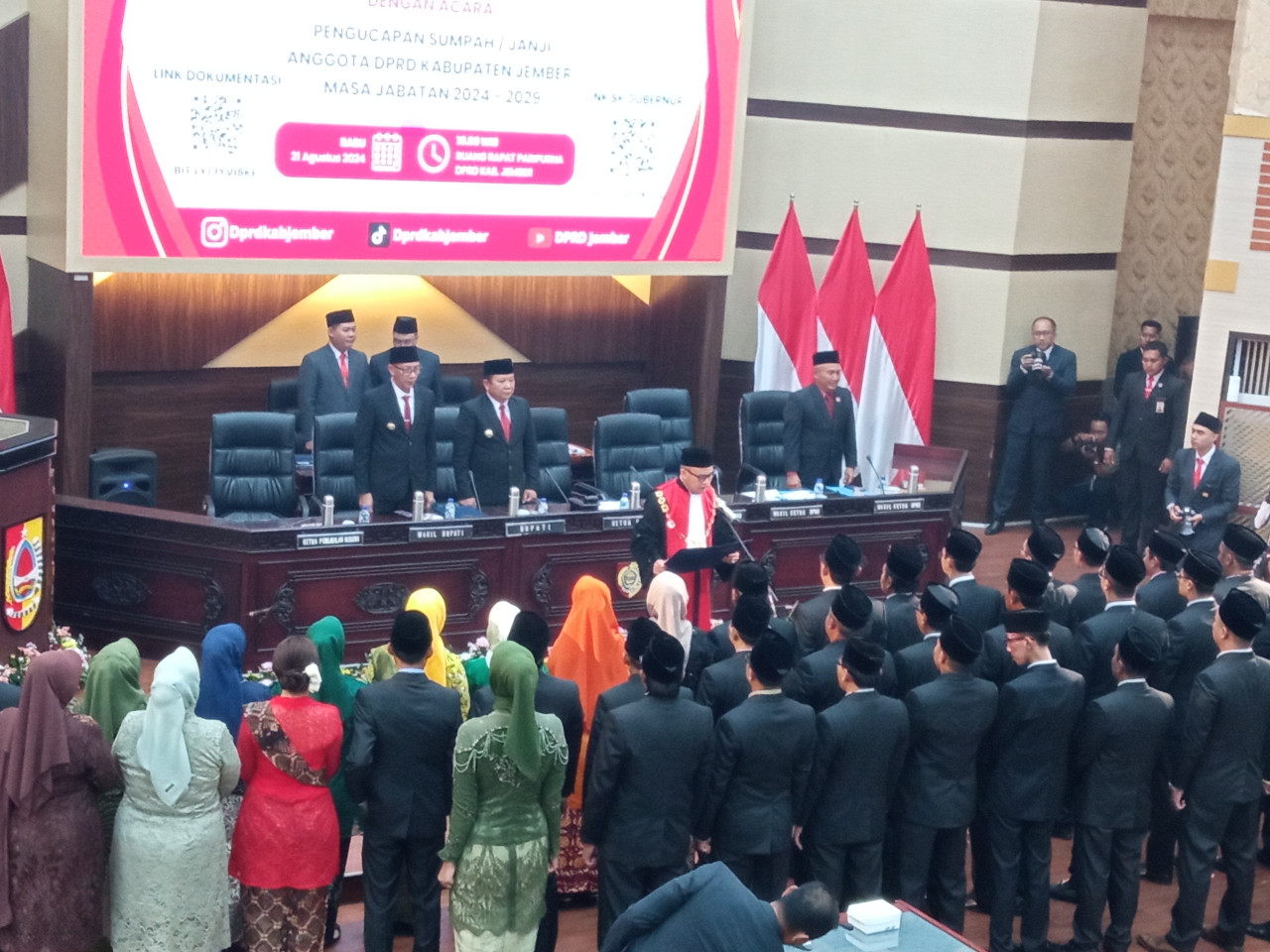 Pelantikan anggota DPRD Jember 24 orang wajah baru (Foto: Sugianto/jatimnow.com)