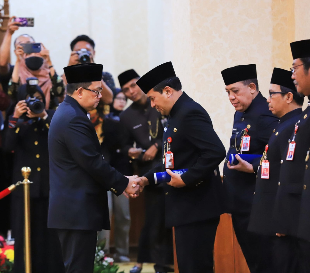Pj Gubernur Jawa Timur Adhy Karyono melantik 15 Pejabat Pimpinan Tinggi Pratama (Eselon II) di lingkungan Pemprov Jatim.