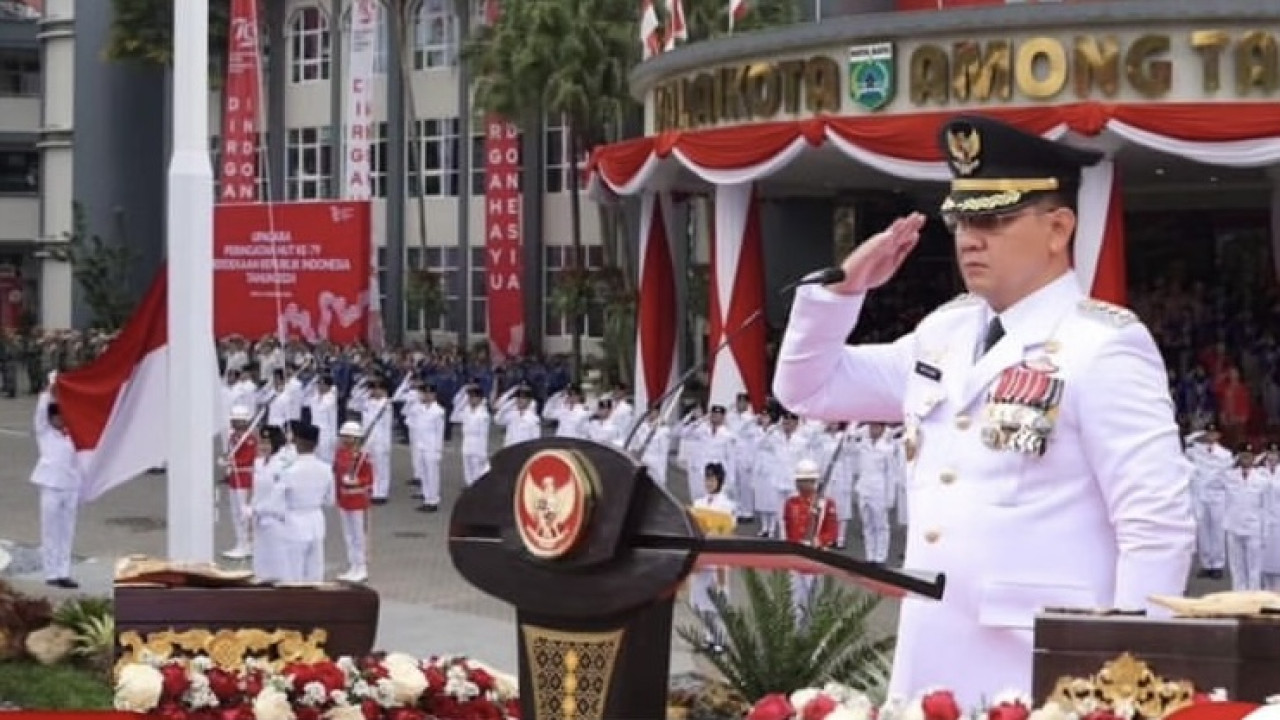 Pj. Wali Kota Batu, Aries Agung Paewai bertindak sebagai Inspektur Upacara. (Foto: Pemkot Batu/jatimnow.com)