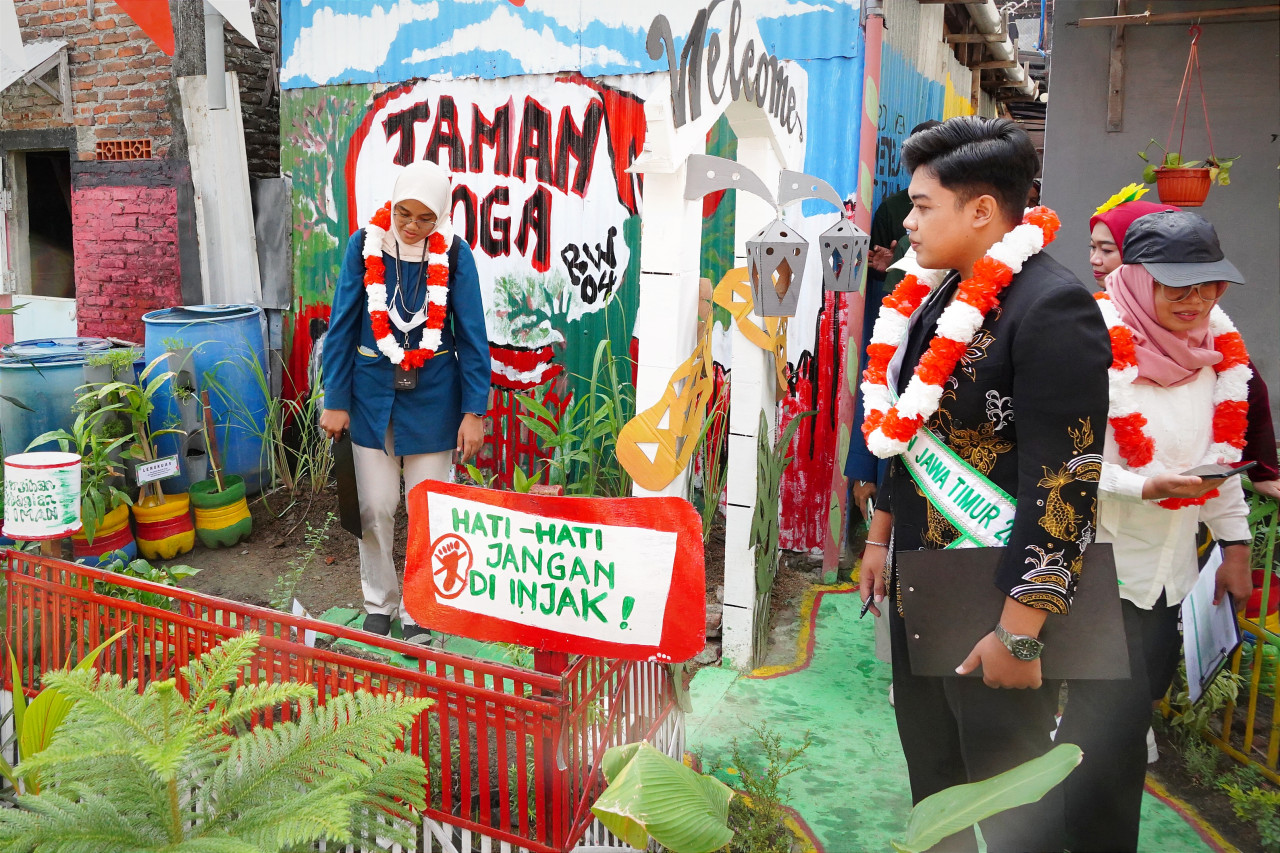 Perwakilan Petrokimia Gresik saat Penjurian Lomba Kebersihan Lingkungan Lestari Bumi untuk desa/kelurahan di sekitar perusahaan di Gresik. (Foto: Humas PT Petrokimia Gresik)