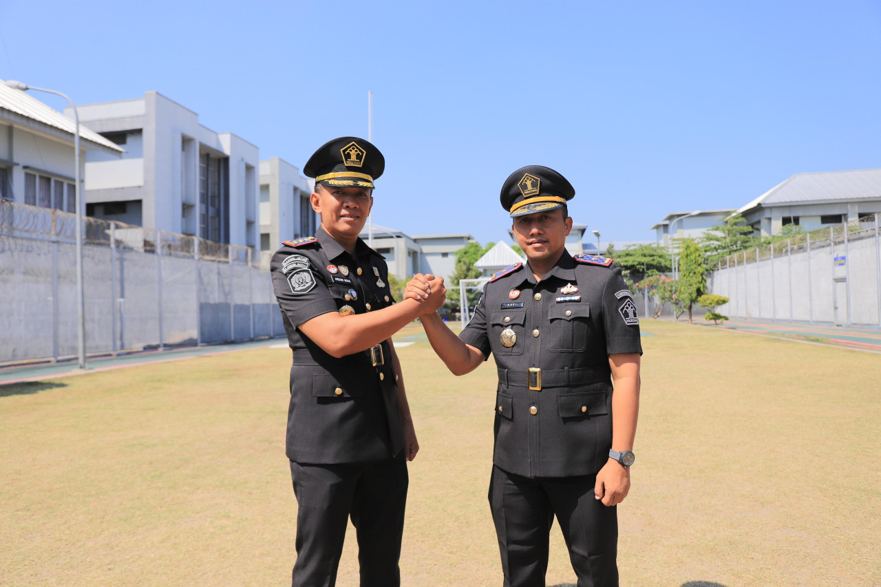 Dua pejabat baru di dua UPT Pemasyatakatan wilayah Madiun. (Foto: Humas Kemenkumham Jatim)