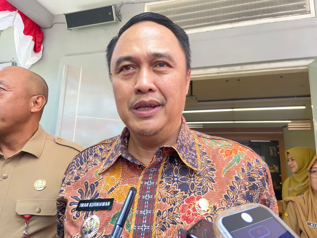 Pj Wali Kota Malang, Iwan Kurniawan mengunjungi Kantor Dinas Koperasi, Perindustrian, dan Perdagangan (Diskopindag) Kota Malang. (Foto: Gerhana/jatimnow.com)