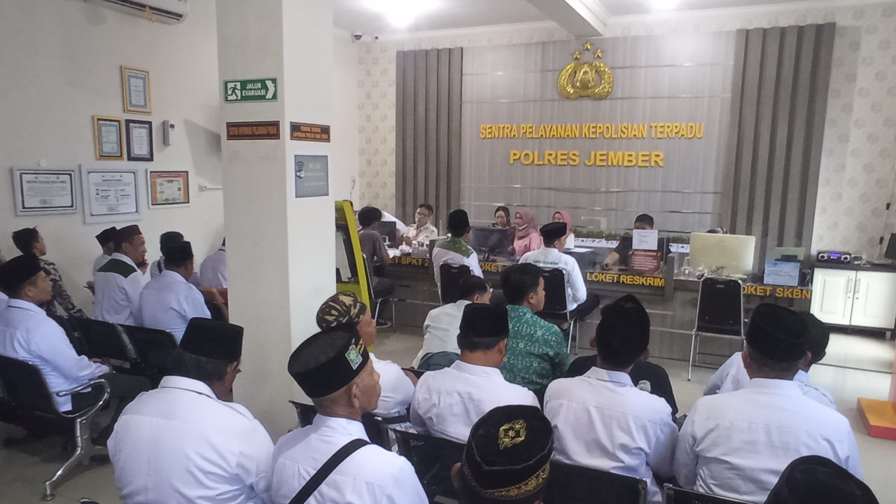 DPC PKB Jember saat mendatangani Polres Jember. (Foto: Sugianto/jatimnow.com)