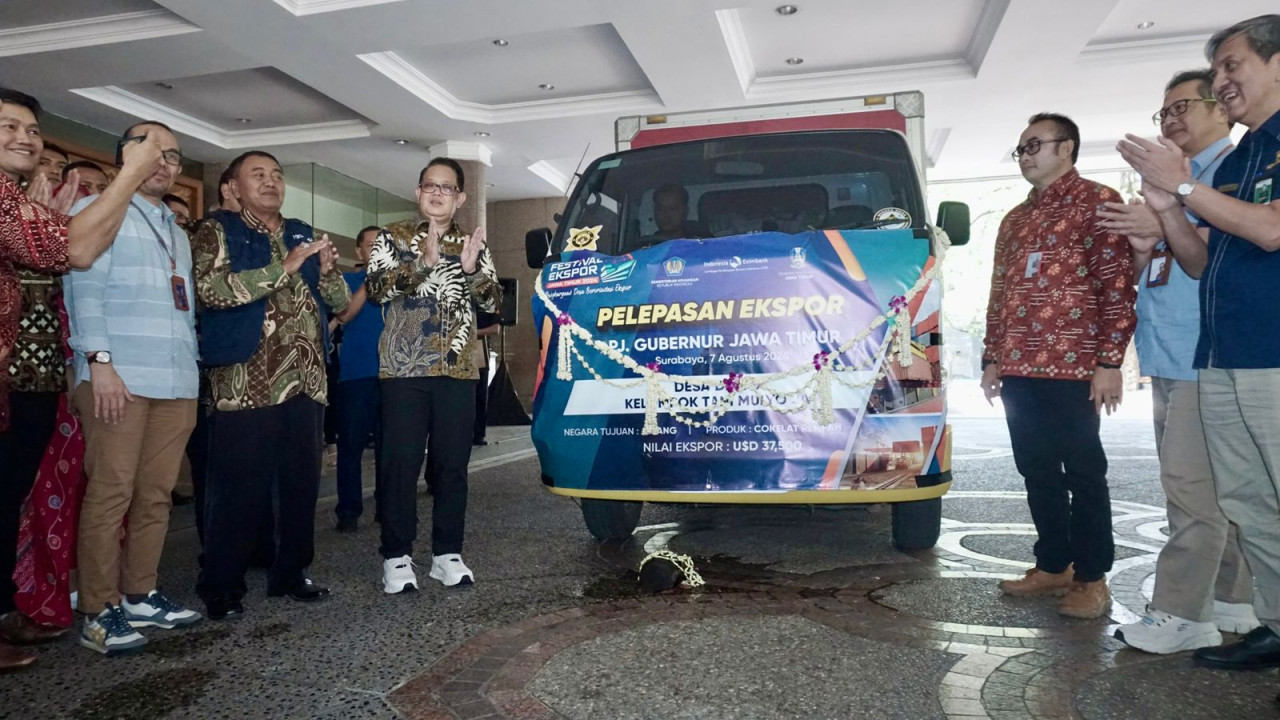 Pelepasan salah truk untuk diekspor keempat negara tujuan (foto: Humas Pemprov Jatim for jatimnow.com)