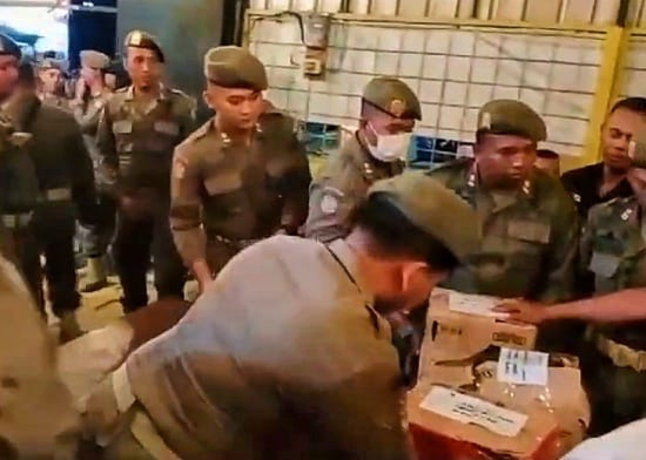 Razia miras di Sidoarjo. (Foto: Ahaddiini HM/jatimnow.com)