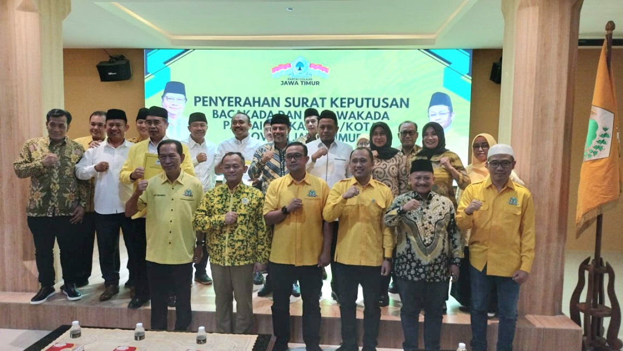 Bakal Calon kepala daerah saat foto bersama usai menerima Surat Rekom dari Golkar (Foto: Panca for jatimnow.com)