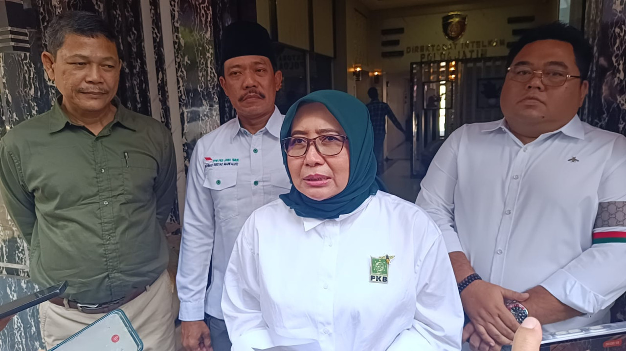 Sekretaris DPW PKB Jatim, Anik Maslachah ditemui di Polda Jatim (Foto: Munir/jatimnow.com)