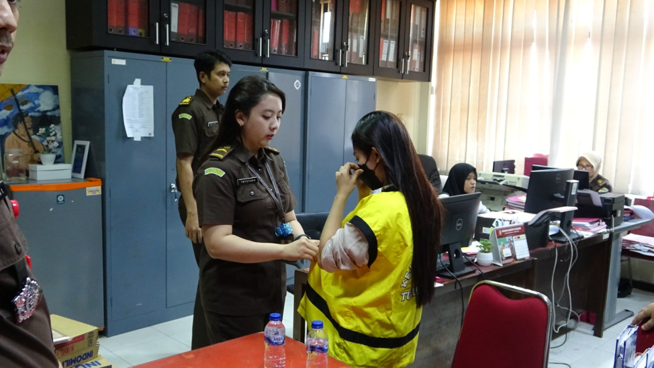 Selebgram Tersangka Kasus Judi Online di Tulungagung Akhirnya Ditahan