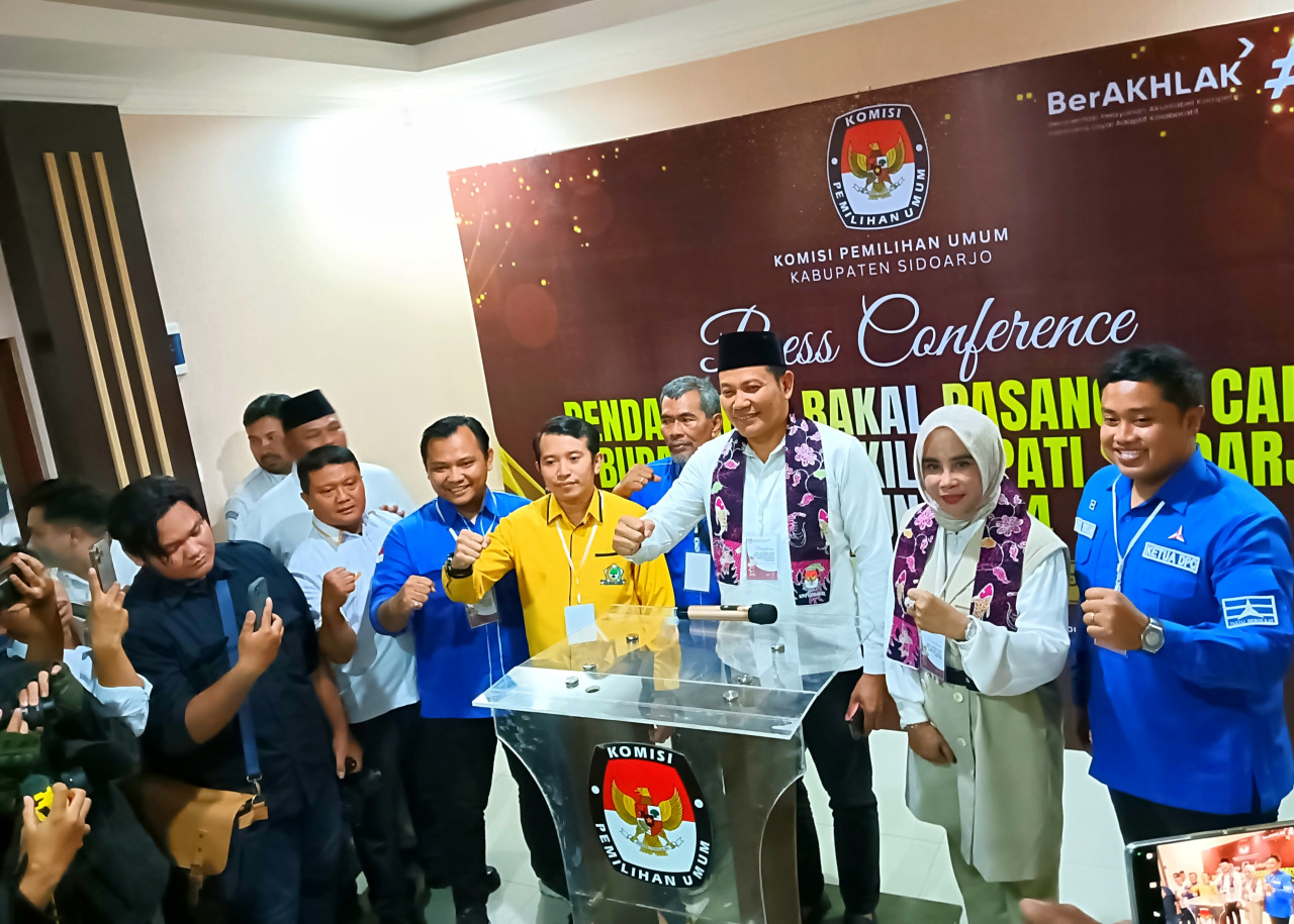 Paslon Subandi-Mimik Resmi Daftarkan Diri di KPU Sidoarjo