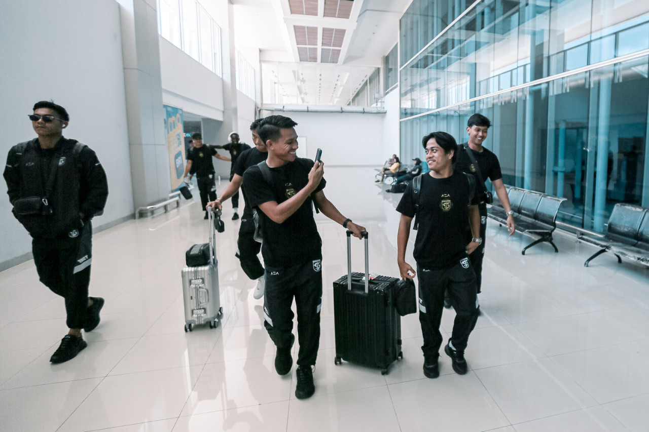Pemain Persebaya tiba di Jakarta. (Foto: Persebaya/jatimnow.com)