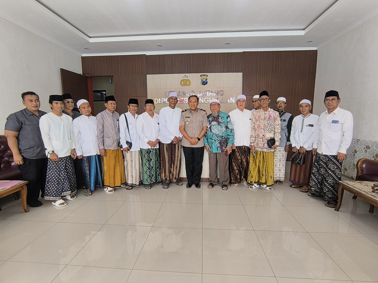 Para ulama Bangkalan usai mendatangi Polres. (Foto: Fathor Rahman/jatimnow.com)