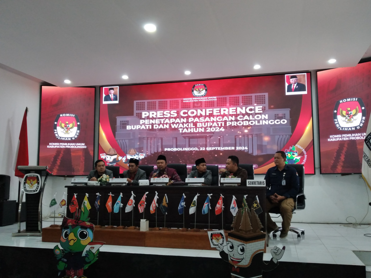 Konferensi pers penetapan paslon cabup dan cawabup probolinggo oleh KPU. (Foto: Haryo/jatimnow.com)