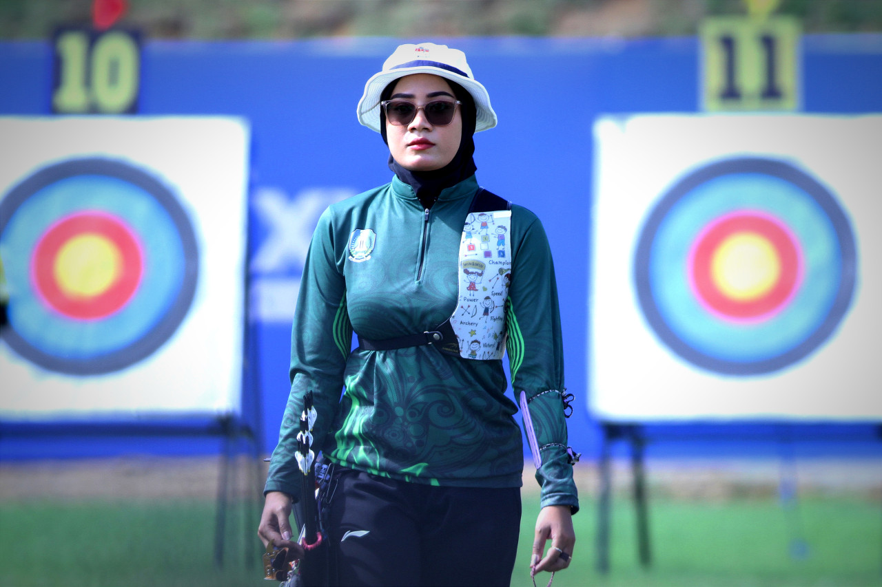 Atlet panahan Jatim Diananda Choirunisa melaju ke final nomor recurve women PON XXI Aceh-Sumut 2024. (Foto: Sahlul Fahmi/jatimnow.com)