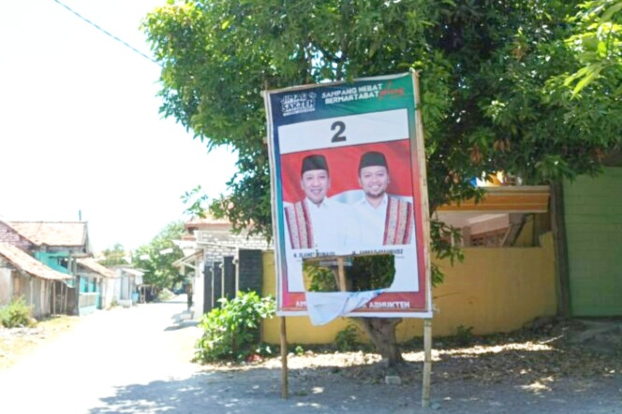 Baliho Paslon Pilbup Sampang Aba Idi - Ra Mahfud Dirusak, Pelaku Masih Misterius