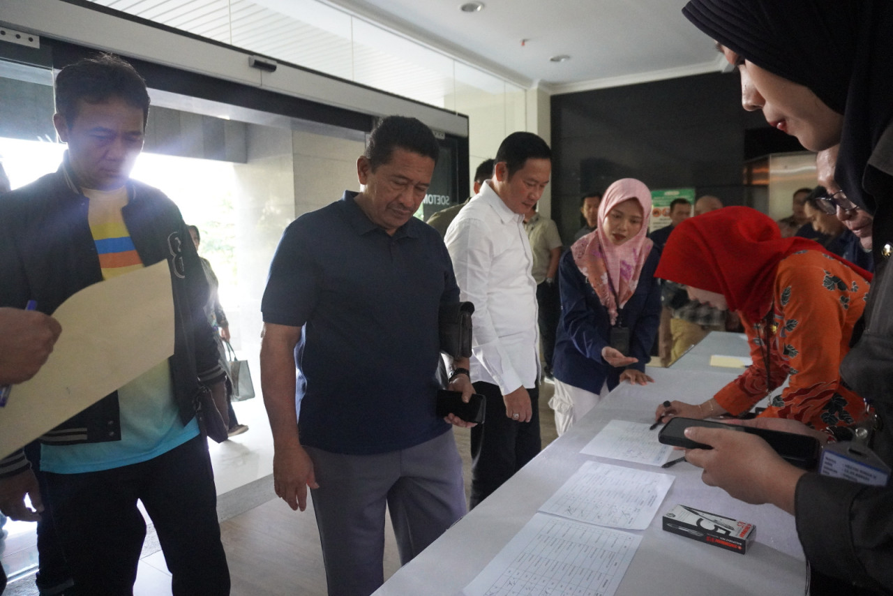 Pasangan bacabup dan Bacawabup Tulungagung saat mengikuti tes kesehatan. (Foto: KPU Tulungagung/jatimnow.com)