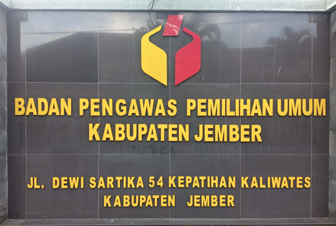 Kantor Bawaslu Jember sampaikan proses penyelesaian tindak pidana (Foto: Sugianto/jatimnow.com)