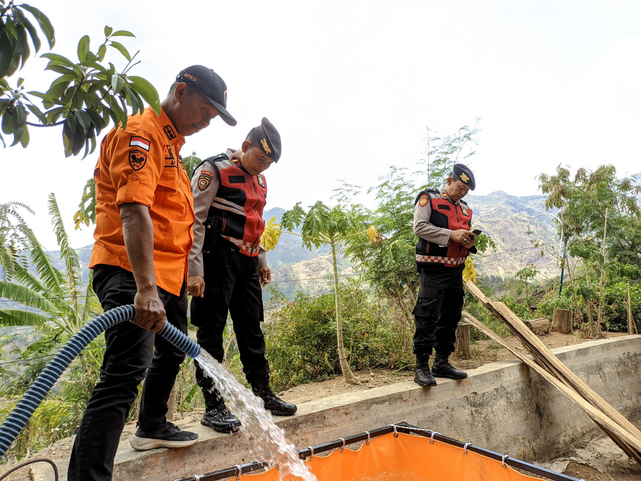 Droping air di Desa Munggu Bungkal (Foto: BPBD Ponorogo for jatimnow.com)
