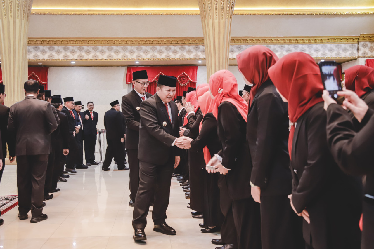 Bupati Hendy lantik ratusan ASN. (Foto: Diskominfo Jember)