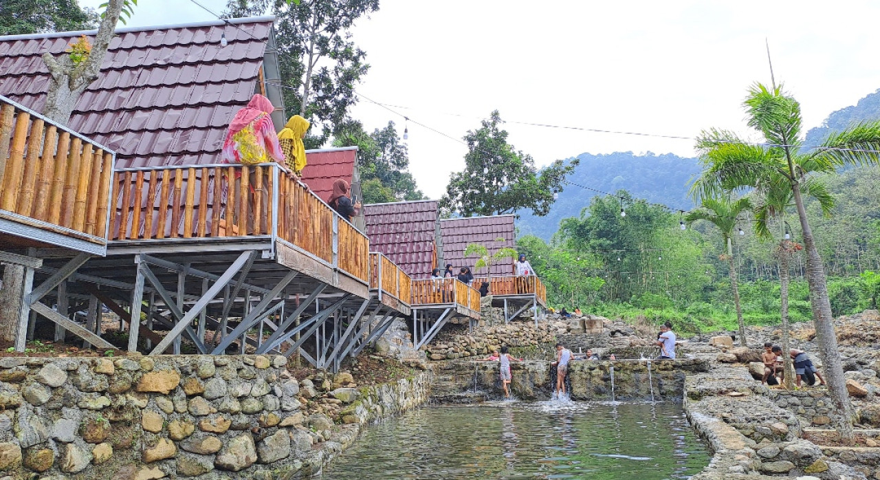 Menikmati Pesona Alam Gunung Pasang Panti Jember