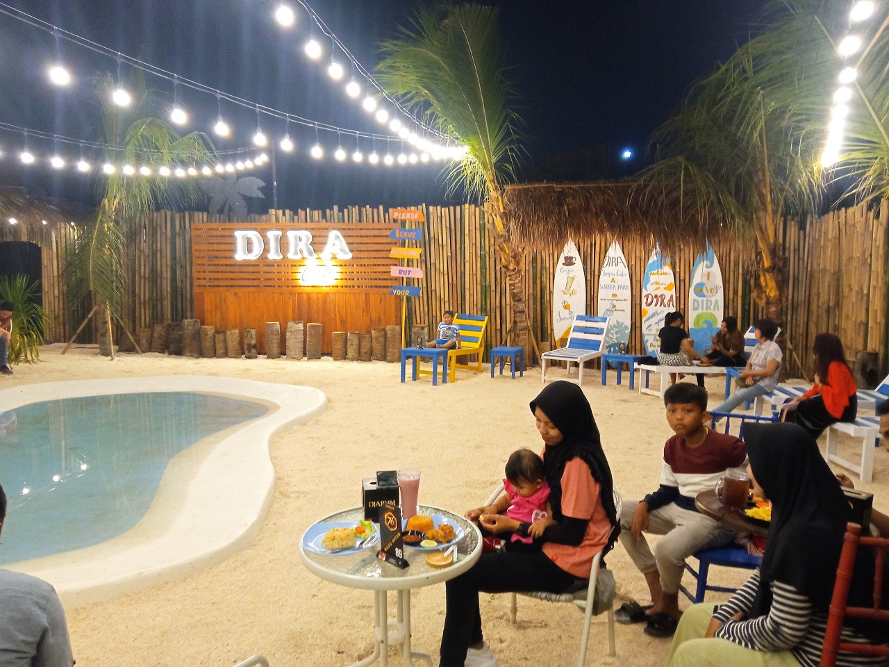 Dira Beach Cafe Sajikan Nuansa Pinggir Pantai di Tengah Kota Jember