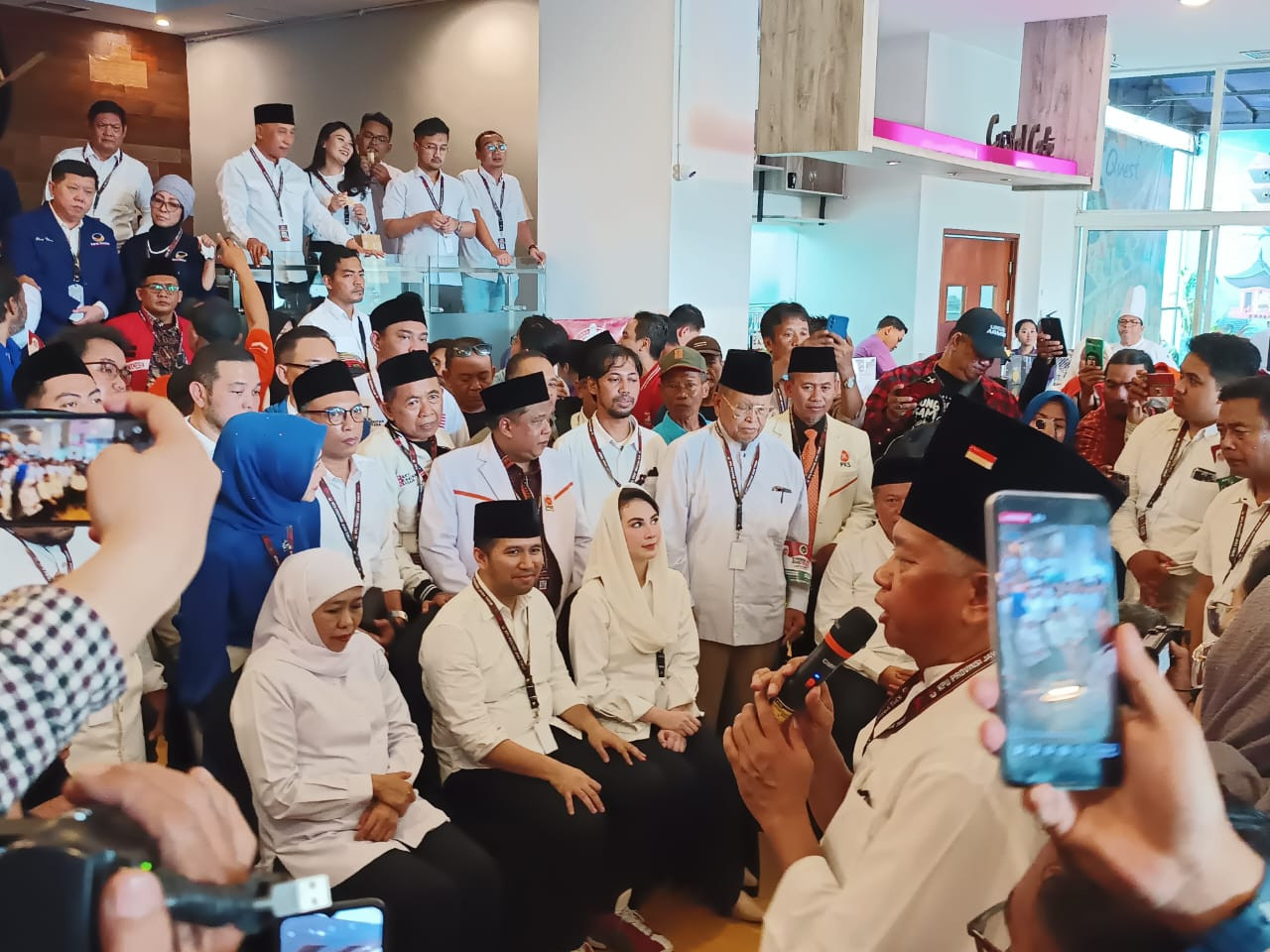 Kiai Asep Pimpin Doa Bersama Pemenangan Khofifah-Emil di Pilgub Jatim