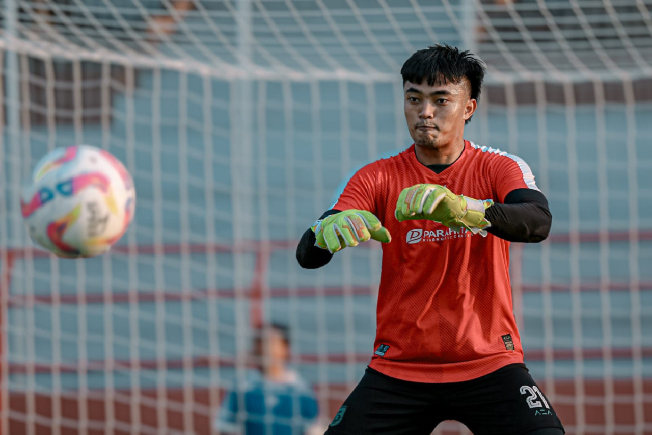 Kiper Persebaya Ernando Ari. (Foto: Persebaya.id)