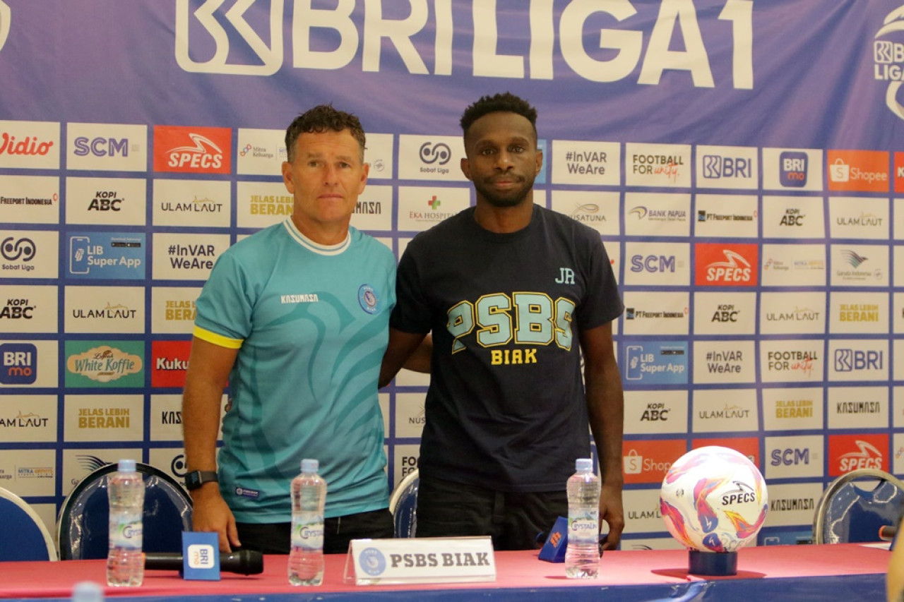 Caretaker pelatih PSBS, Marcos Guillermo Samso. (Foto: PT LIB)   